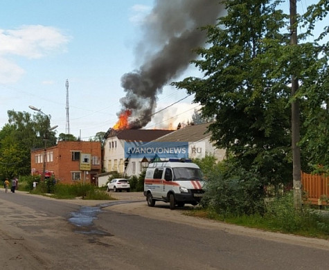 В Юрьевце огонь уничтожил заброшку
